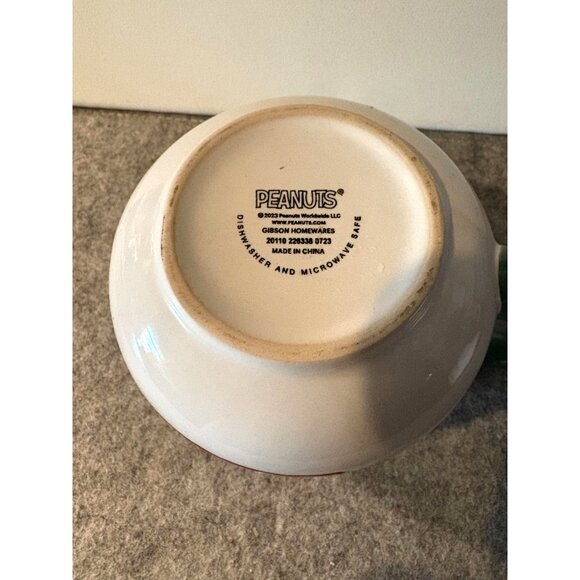 Peanuts Snoopy Christmas Mug by Gibson  # 2863 - Picture 4 of 4